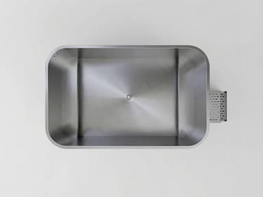 Empty top view of Colderatti Basin 4 Pro with opposing benches
