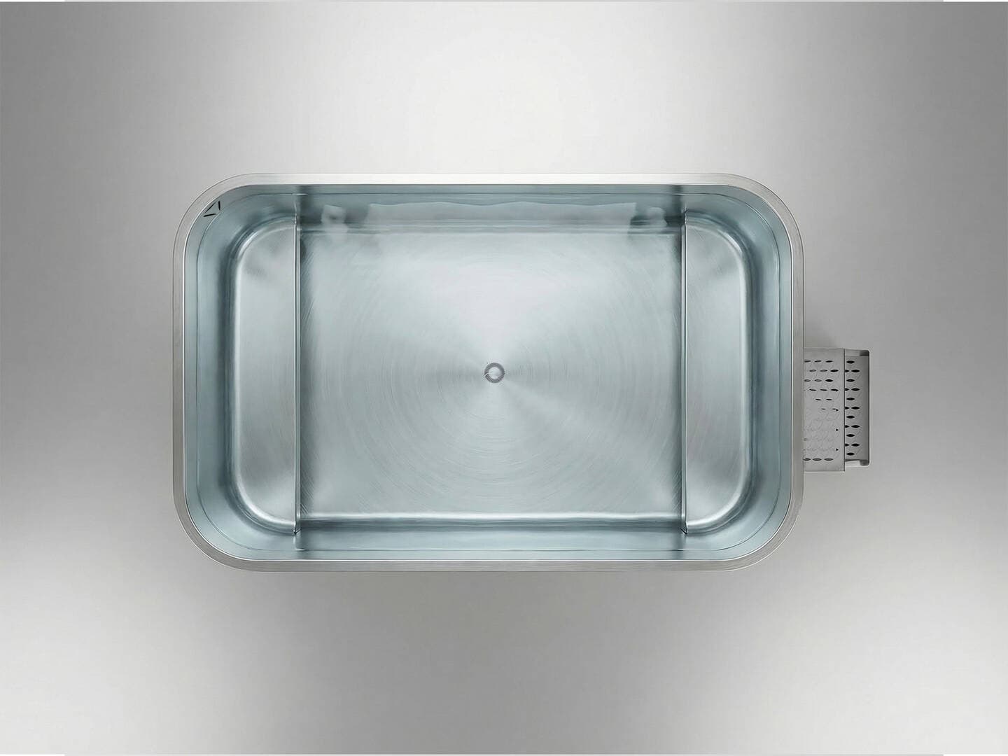 Top view of Colderatti Basin 4 Pro filled with water